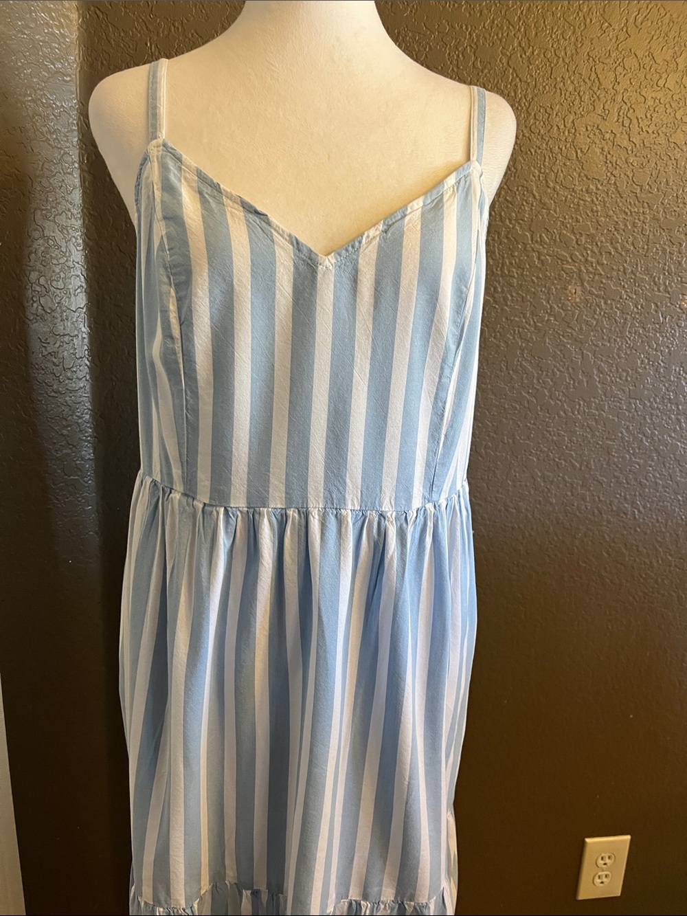 Old Navy Light Blue & White Striped Spaghetti Strap Maxi Dress - Picture 2 of 7